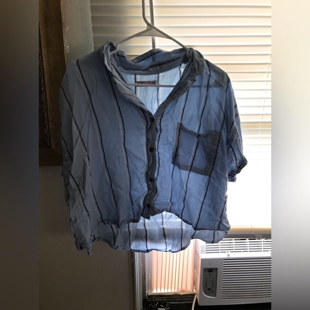 Blue button crop top